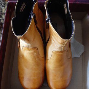 JAFA LEATHER ANKLE BOOTS 9.5